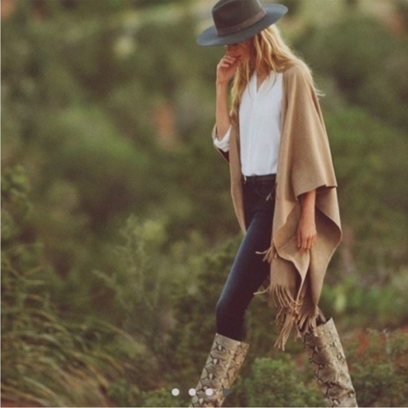 Anthropologie Anderson & Lauth Taupe Faux Suede Fringe Poncho Kimino- One Size - Picture 2 of 12